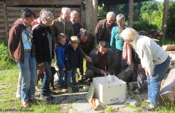 In de tuin van Dirk Raes: met als gewaardeerde gasten Herman Van Rompuy en familie